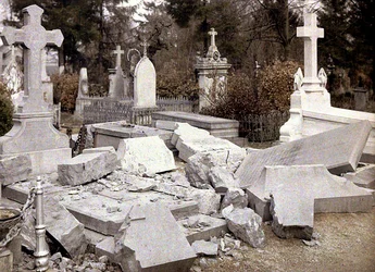 Tumbas Dañadas en el Cementerio del Norte, Reims, Marne, Francia, 1917
